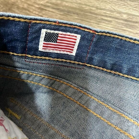 True Religion Riley Denim Jean Knee Shorts Raw Hem Distressing Button Fly Sz 26 - Picture 6 of 6